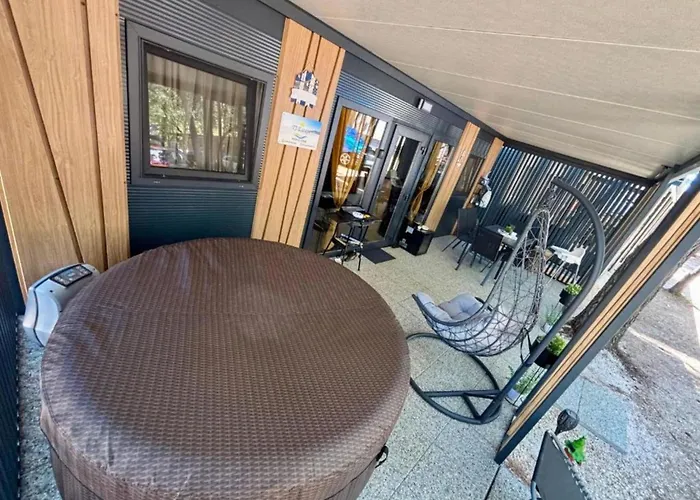 Tj Escape - Mobile - Mobile With Hot Tub And Terrace Vikendica
