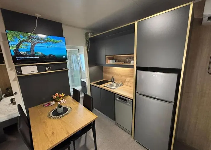 Vikendica Tj Escape - Mobile - Mobile With Hot Tub And Terrace Pakostane